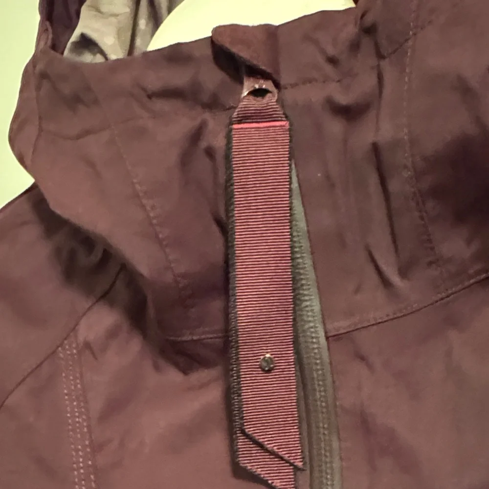 lululemon athletica Women's  Jacket in Deep Plum Purple - Picture 6 of 12